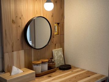 竹や木などのサステナブルな素材を採用しています。-salon utsuroi - salon utsuroi レンタルサロン usturoiの室内の写真