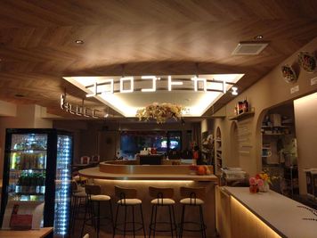 店内 - ココロゴトカフェ 青山　カフェアートギャラリーの室内の写真