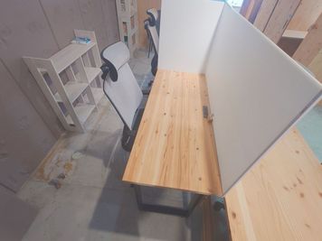 コワーキングスペース内の指定席で、集中してworkや自習! - い居場所 GOSE