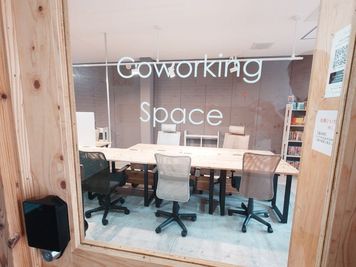 い居場所　GOSE コワーキングスペース内　指定席Cの入口の写真