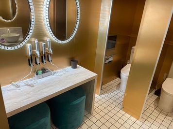 ORIENTAL LOUNGE長崎 駅近🤍【101名様-150名様まではこちら】 映えスポット✨の室内の写真