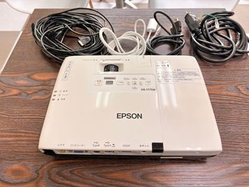 プロジェクター機材
・HDMIケーブル
・HDMI-Cケーブル
・VGAケーブル - たまりば札幌大通駅前の設備の写真