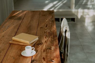 思考が深まる、穏やかな午後のテーブル。 - アンスピラシオン (Anspiration)  【土日祝 個人様限定】光に包まれた北欧の家｜5時間プランの室内の写真