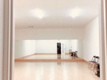 Re:Action2 はなれ ダンススタジオ、レンタルスペースの室内の写真