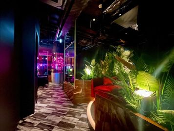 ORIENTAL LOUNGE大分 駅近🤍【101名様-150名様まではこちら】 映えスポット✨の室内の写真