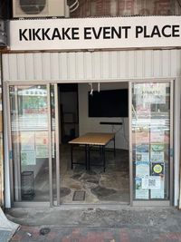 商店街の真ん中に位置しております。 - KIKKAKE PLACEの入口の写真