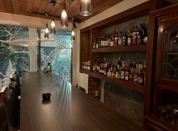 店内入口のオシャレなバーカウンター！ - 雑司ヶ谷　フィーユ ５０名様ご対応可能！2ブース＆キッチン付きスペース！の室内の写真