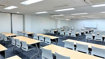【リロの会議室】Forum S　5東洋海事ビル 【リロの会議室】地下1階　会議室A+Bの室内の写真
