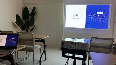 プロジェクターとスクリーンも完備
 - Good Space会議室 名駅807 Good Space会議室 名駅807 [80]の室内の写真