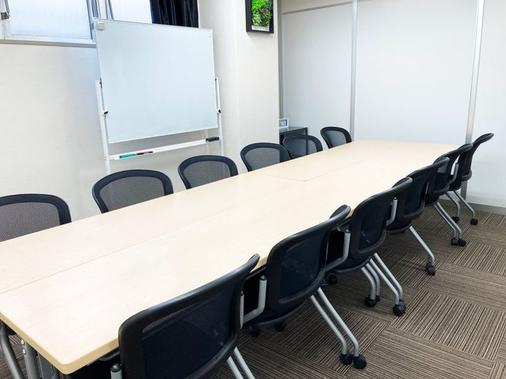 12名収容の大会議室 - ビジネスポート竹の塚 ビジネスポート竹の塚　大会議室（定員12名）の室内の写真