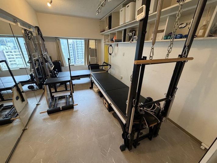 現在は2種類のリフォーマーが置いてあります。 - 大森ピラティスレンタルスタジオの室内の写真