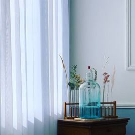 自然光の入る14畳の小さなレンタルスペースの室内の写真