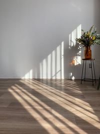 自然光の入る14畳の小さなレンタルスペースの室内の写真