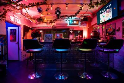 7名掛けカウンター席 - 銀河系MUSIC BAR SPACY カラオケ/DJ機器/テラス/ルーフトップがあるレンタルスペースの室内の写真