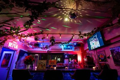 7名掛けカウンター席 - 銀河系MUSIC BAR SPACY カラオケ/DJ機器/テラス/ルーフトップがあるレンタルスペースの室内の写真