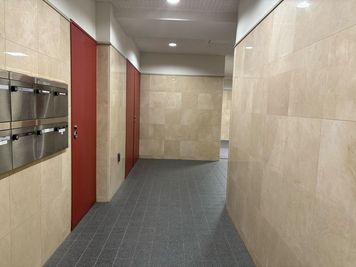 渋谷スタジオ 半個室（ブース1）の入口の写真