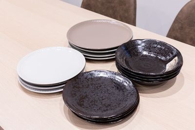 大皿30枚
深皿15枚
中皿40枚
 - シュシュK 【K】35名着席可✨50％割⭐️丸の内・大手町駅徒歩5分⭐️の室内の写真