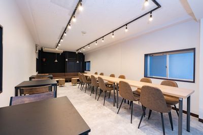 広々としたスペースなので、ビジネス・イベントとしても利用できます🌟 - シュシュK 【K】35名着席可✨50％割⭐️丸の内・大手町駅徒歩5分⭐️の室内の写真