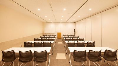 RoomE+F【新宿駅 徒歩4分 / 新宿三丁目駅 徒歩1分】30名利用可!<Web会議・セミナー・試験・イベントにオススメ> - 【リロの会議室】コンフォート新宿