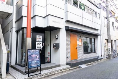 閑静なオフィス街にあるビル内の施設です。 - TURAN水道橋 バーカウンター付き多目的スペースの外観の写真