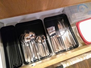カトラリーも充実。 - 秋保コミンピングの設備の写真