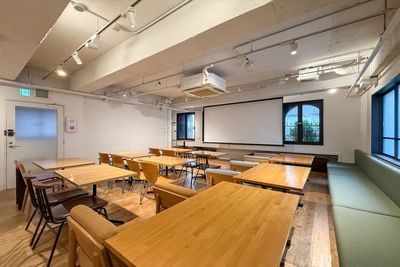 シブニラウンジの室内の写真