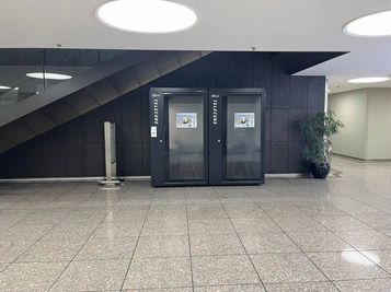 【テレキューブ】大阪御堂筋ビル・大阪センタービル。視線と音を遮る、プライベートな集中環境。(285-01) - テレキューブ 大阪御堂筋ビル・大阪センタービル