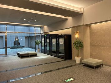 【テレキューブ】晴海トリトンスクエアW棟。視線と音を遮る、プライベートな集中環境。(255-04) - テレキューブ 晴海トリトンスクエアW棟