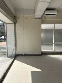 入口から入った１F南側スペースです。 - (仮)KupuKupu  近日、看板を用意します 多目的用途のレンタルスペース（一軒貸）の室内の写真