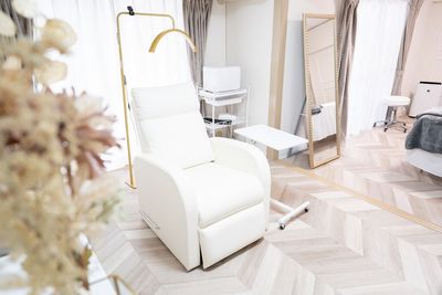 リラクシングチェアでの施術もできます。
 - シャイジール千種の室内の写真