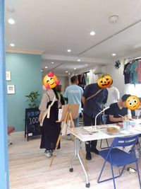 マルシェ開催中の一コマ - MMM(トリプルエム) ギャラリー・レンタルスペース・マルシェイベントの室内の写真