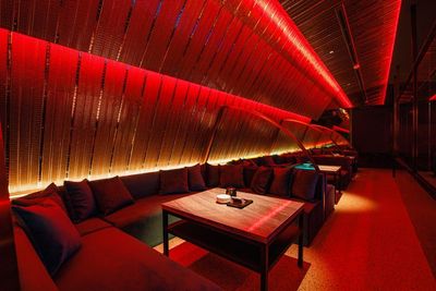 OLIENTALLOUNGE 大阪駅前 駅近🤍【101名様-150名様まではこちら】 映えスポット✨の室内の写真