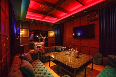 OLIENTALLOUNGE 大阪駅前 駅近🤍【101名様-150名様まではこちら】 映えスポット✨の室内の写真