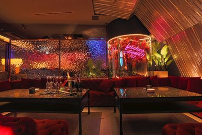 OLIENTALLOUNGE 大阪駅前 駅近🤍【51名様-100名様まではこちら】 映えスポット✨の室内の写真