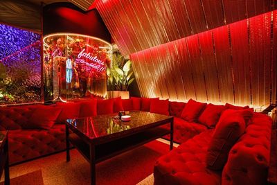 OLIENTALLOUNGE 大阪駅前 駅近🤍【1名様-50名様まではこちら】 映えスポット✨の室内の写真