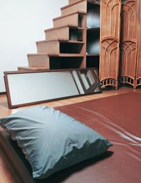 広い収納と全身鏡付きで快適にお過ごしいただけます♪ - レンタルサロン・つむぎ マッサージマット、浴室付きレンタルスペースの設備の写真