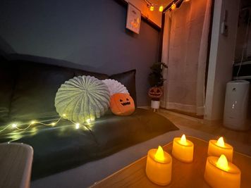 ハロウィン仕様になってます🎃 - 秘密基地三角ハウス 【三角ハウス】Wi-Fi🛜プロジェクター完備おうちスペースの室内の写真