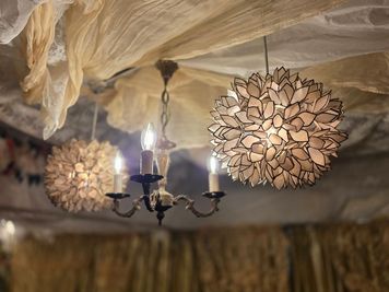 デザインだけではなく十分な光量もあります。 - more新宿MI西新宿 ３号店の室内の写真