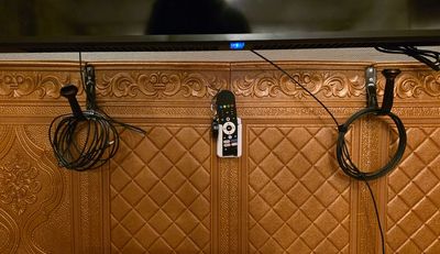 リモコン、HDMIケーブル×2 - more新宿MI西新宿 ３号店の設備の写真