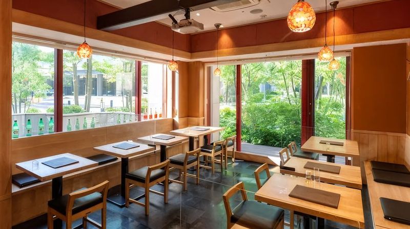 キッチン・TV3台・プロジェクター付フリースペース - 飯田橋アイガーデンテラス