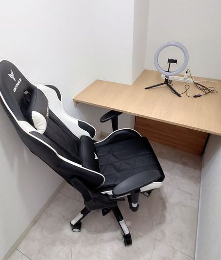  1人用個室 - いいオフィス岩見沢 by エヌコロン