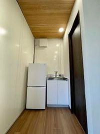 冷凍冷蔵庫と流し台も完備 - レンタルスペースひふみの室内の写真