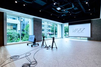 本格的なコントロールルーム併設!テラスに出ることも可能なレンタルスペース! - STUDIO VIZZ EBISU