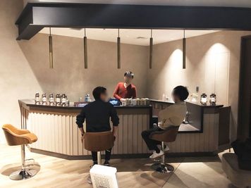 STUDIO VIZZ EBISU Barスペースの室内の写真