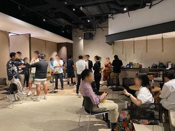 STUDIO VIZZ EBISU Barスペースの室内の写真