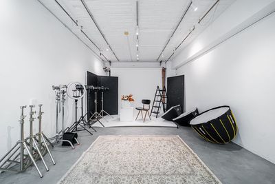 自然光＋機材レンタルで即撮影OK📸シンプルな空間で、あなたの世界観を自由に表現。 - 【キュティア初台】 初台駅徒歩5分｜エレベーター有 ｜搬入ラクラク｜機材充実[52]の室内の写真