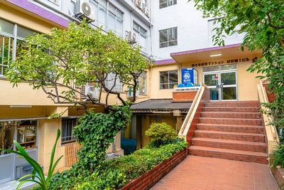 初台駅徒歩圏内。落ち着いた外観で迷いにくくアクセスしやすい立地。 - 【キュティア初台】 初台駅徒歩5分｜エレベーター有 ｜搬入ラクラク｜機材充実[52]の外観の写真