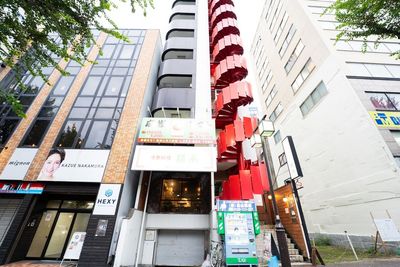 　大通りに面したビルです！ - Moff room《名古屋店》 ＼NEW OPEN🎊／1〜18名様用ママ会向けスペース🧸の室内の写真