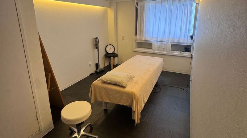 【港区・赤坂】レンタルサロン『灯和花-ほのわか-』6階605号室 - 赤坂・溜池山王の貸スペース