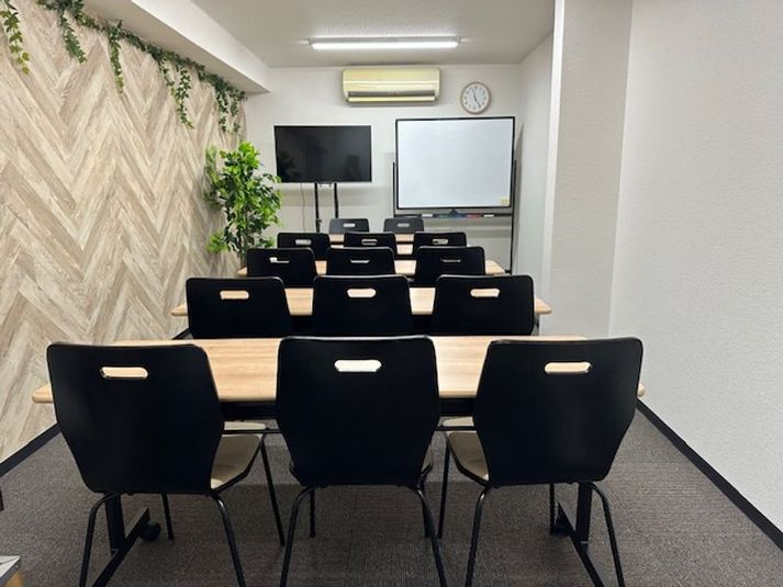 多目的スペース｜会議｜懇親会｜お着替え｜ライブの荷物置き｜推し活 - レンタルスペースLimone(リモーネ）新横浜